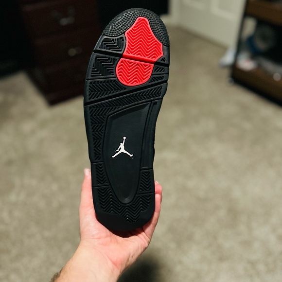 Jordan Retro 4 Thunder main image 10